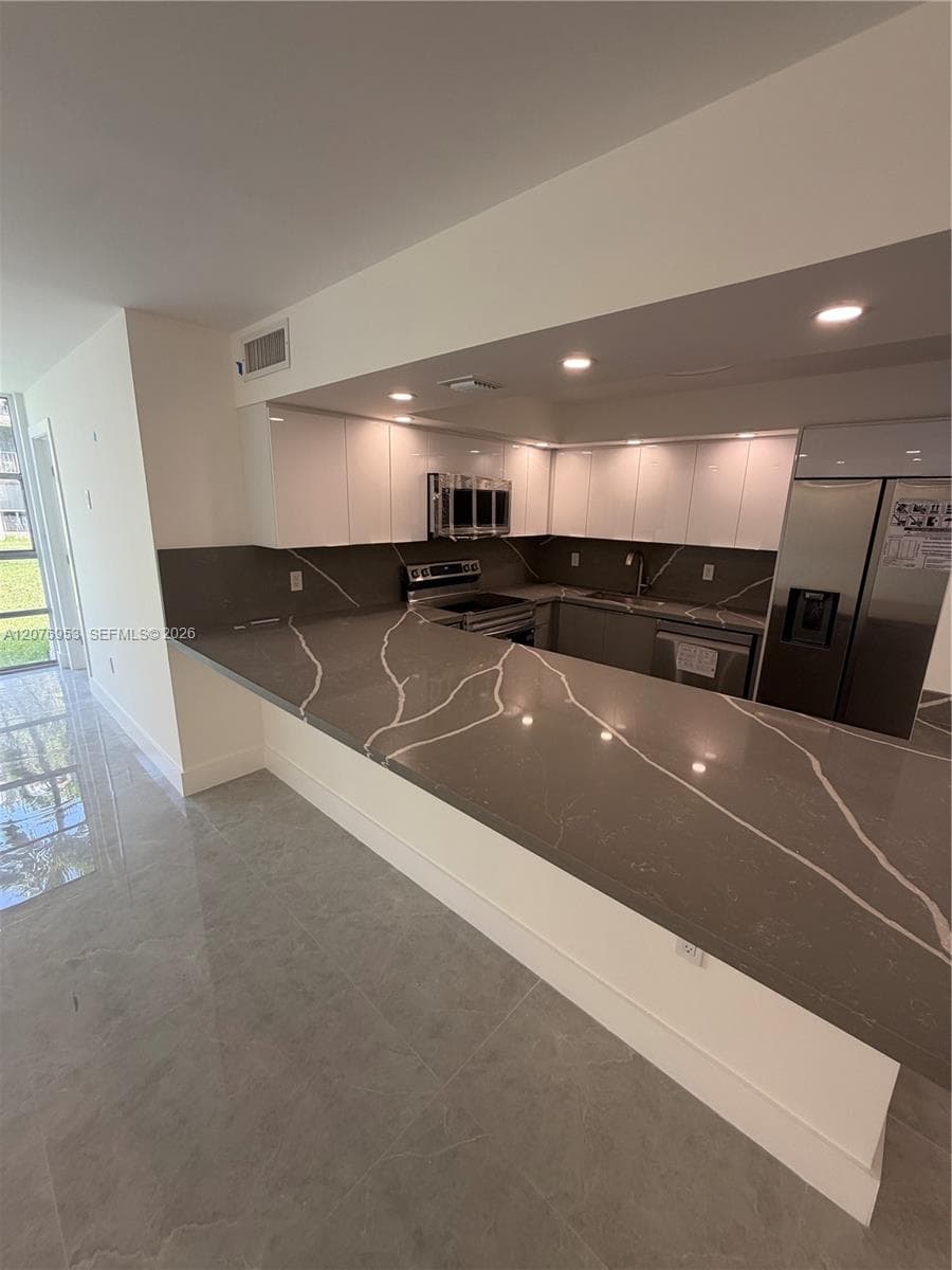 DESOTO PARK CONDO · #102 in Hallandale Beach - Photo 1