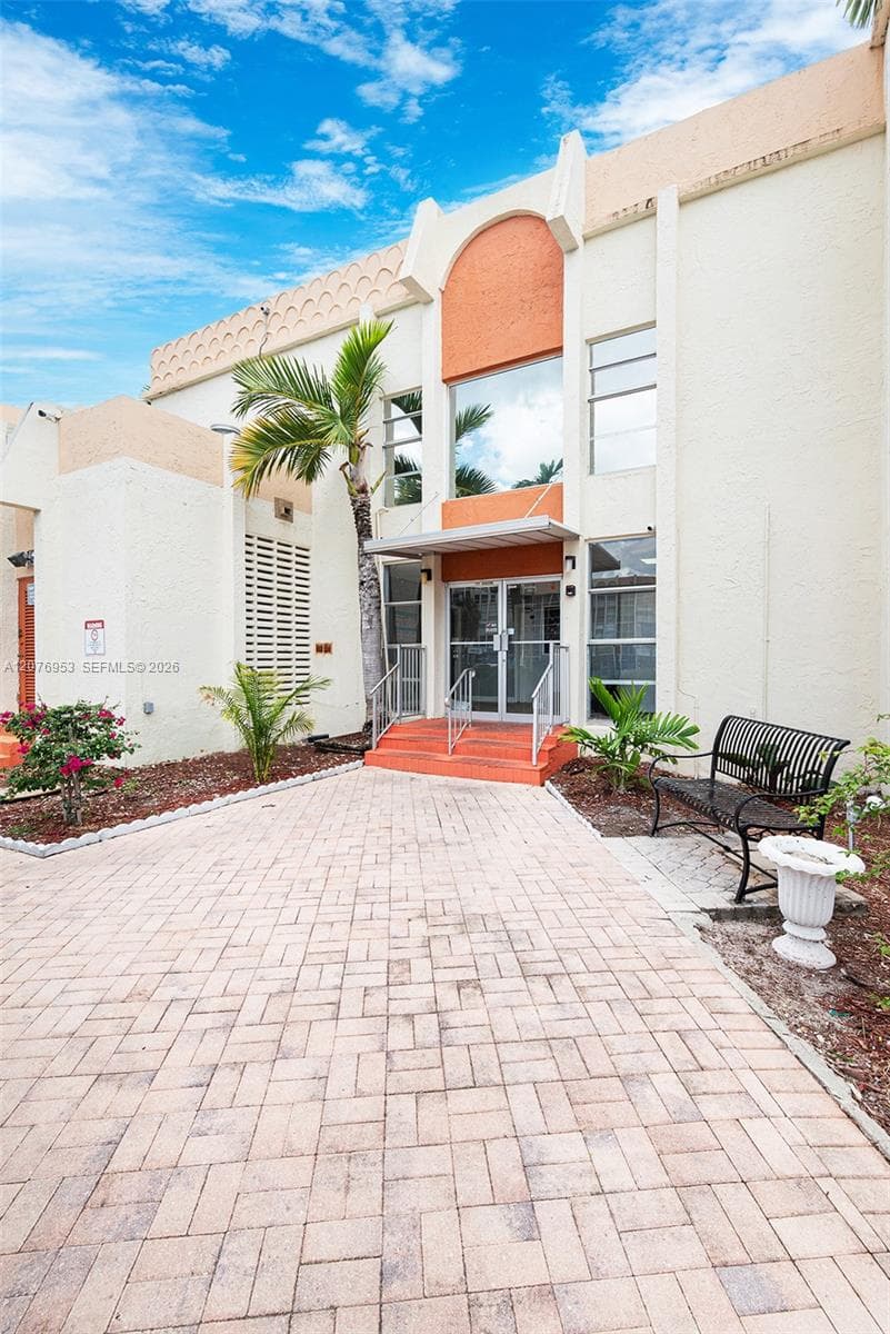 DESOTO PARK CONDO · #102 in Hallandale Beach - Photo 9