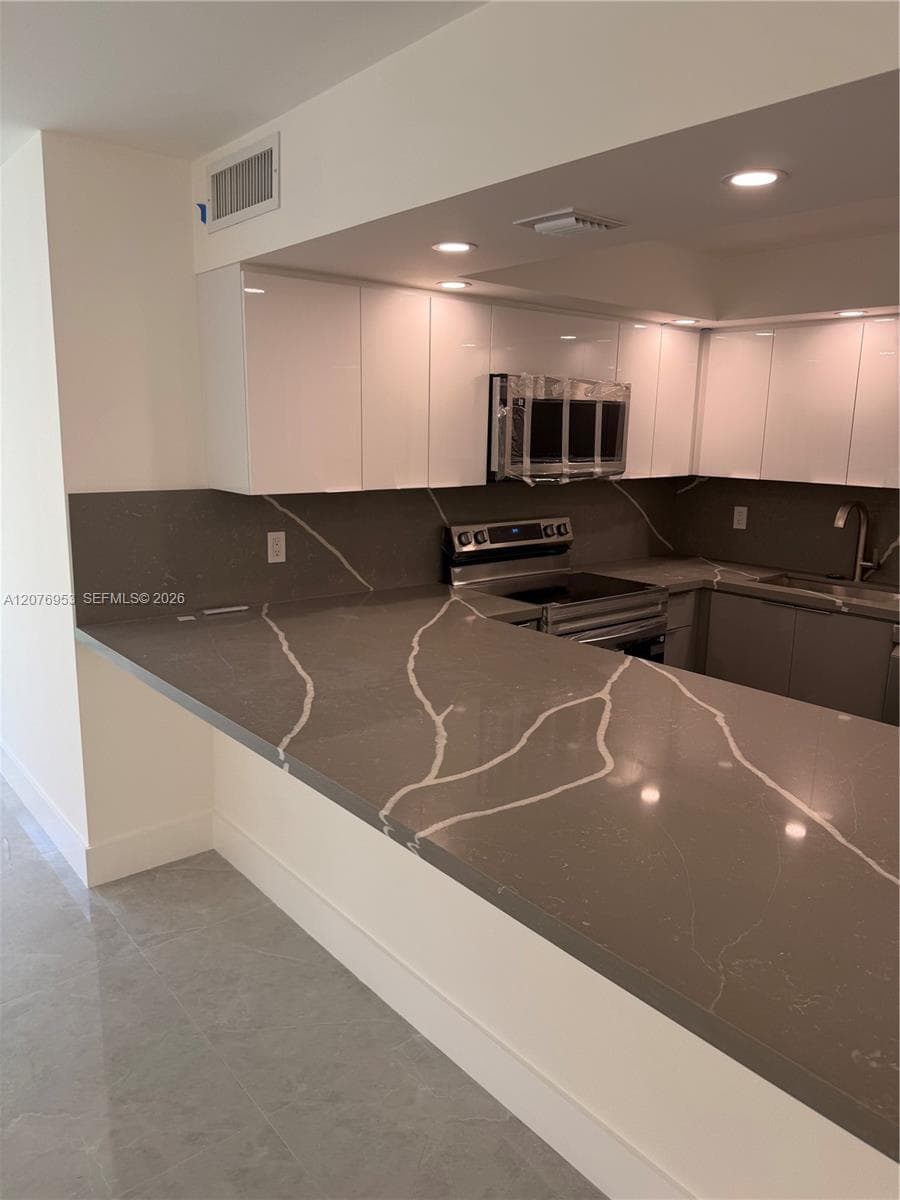 DESOTO PARK CONDO · #102 in Hallandale Beach - Photo 30