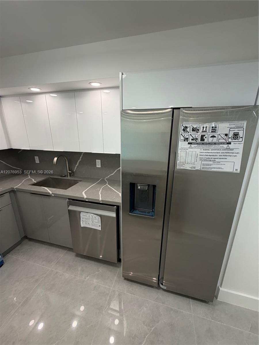 DESOTO PARK CONDO · #102 in Hallandale Beach - Photo 34
