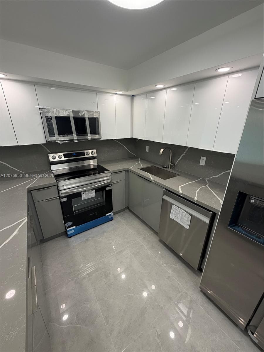 DESOTO PARK CONDO · #102 in Hallandale Beach - Photo 33