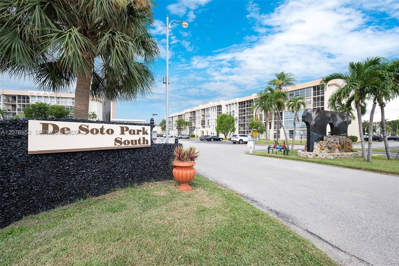 DESOTO PARK CONDO · #102 in Hallandale Beach - Photo 4