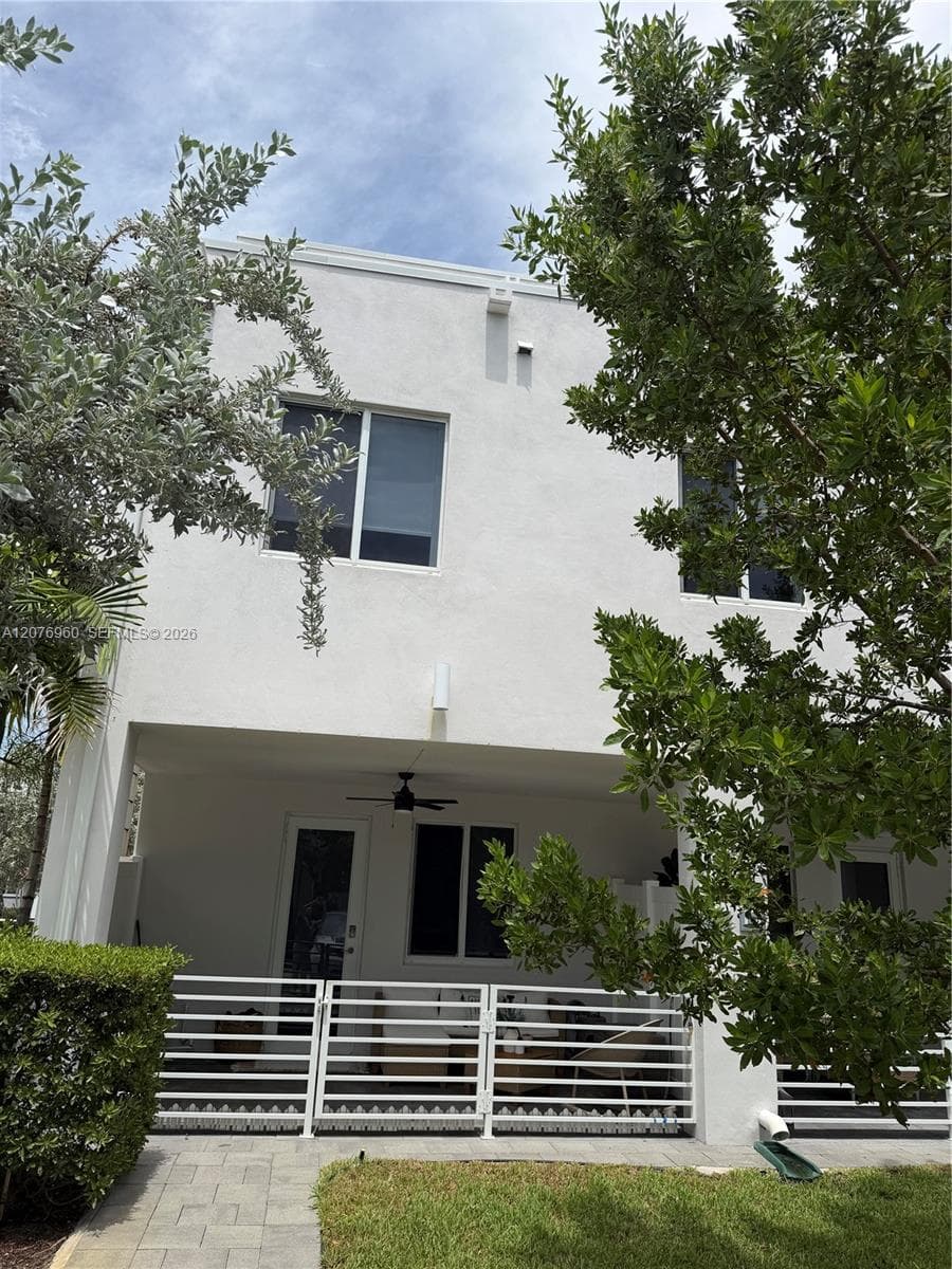 10300 NW 66th St photo 3