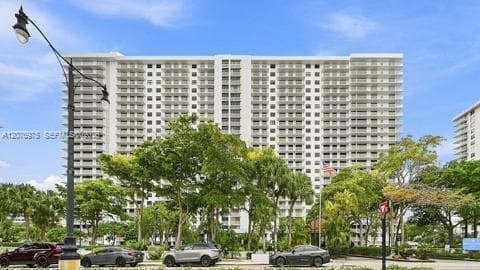 WINSTON TOWERS · #2401 in Sunny Isles Beach - Photo 36