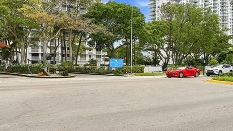 WINSTON TOWERS · #2401 in Sunny Isles Beach - Photo 38