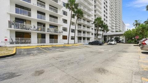 WINSTON TOWERS · #2401 in Sunny Isles Beach - Photo 37