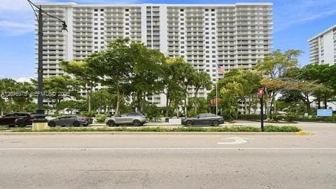 WINSTON TOWERS · #2401 in Sunny Isles Beach - Photo 35