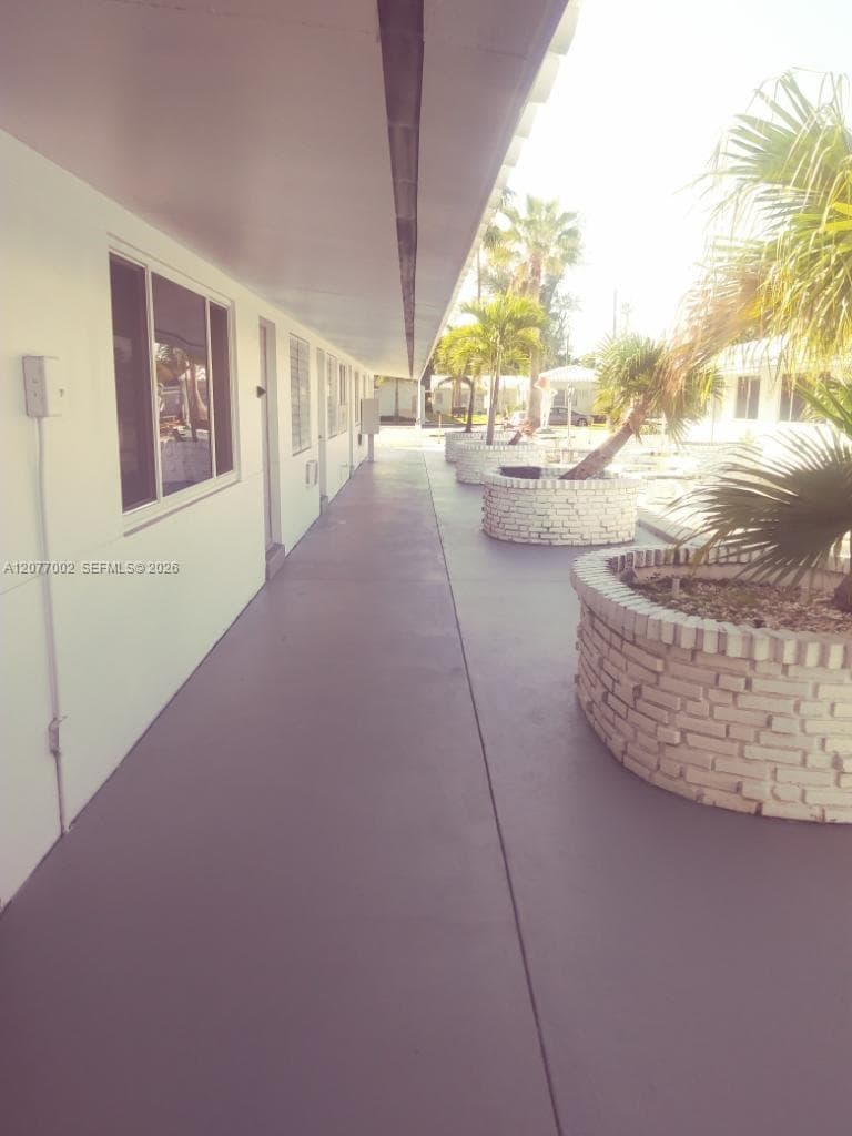 HOLLYWOOD LITTLE RANCHES · #7 in Hollywood - Photo 2