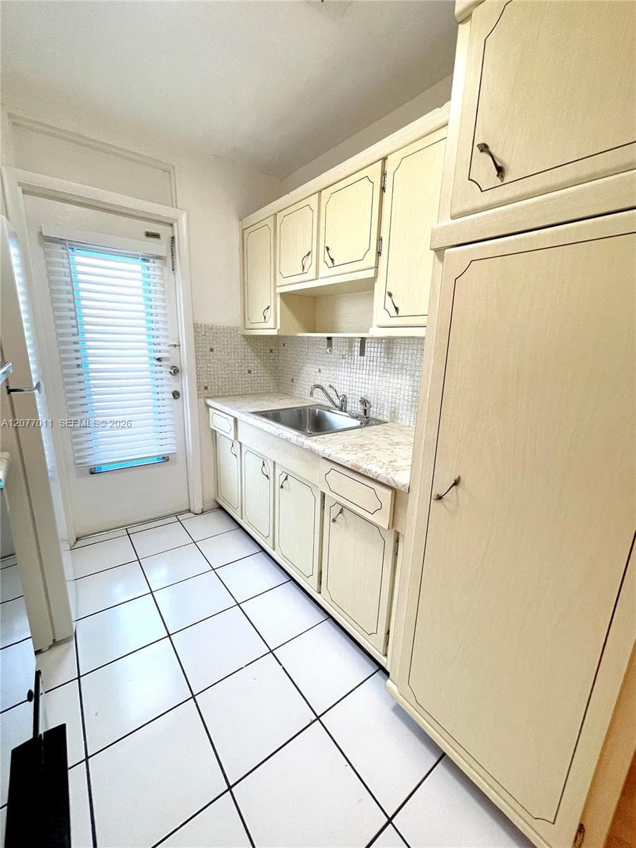 SOUTHERN STAR CONDO · #30 in Miami Beach - Photo 6