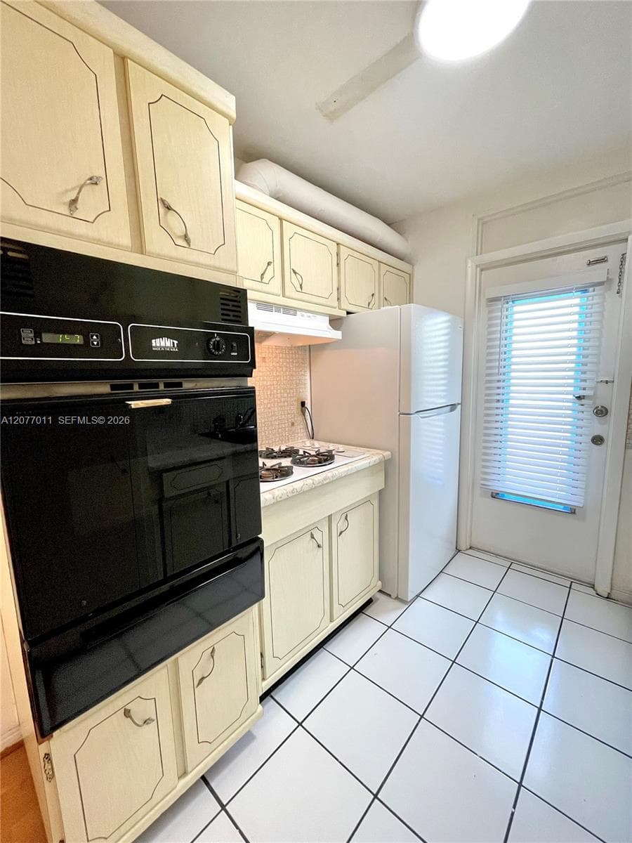 SOUTHERN STAR CONDO · #30 in Miami Beach - Photo 5