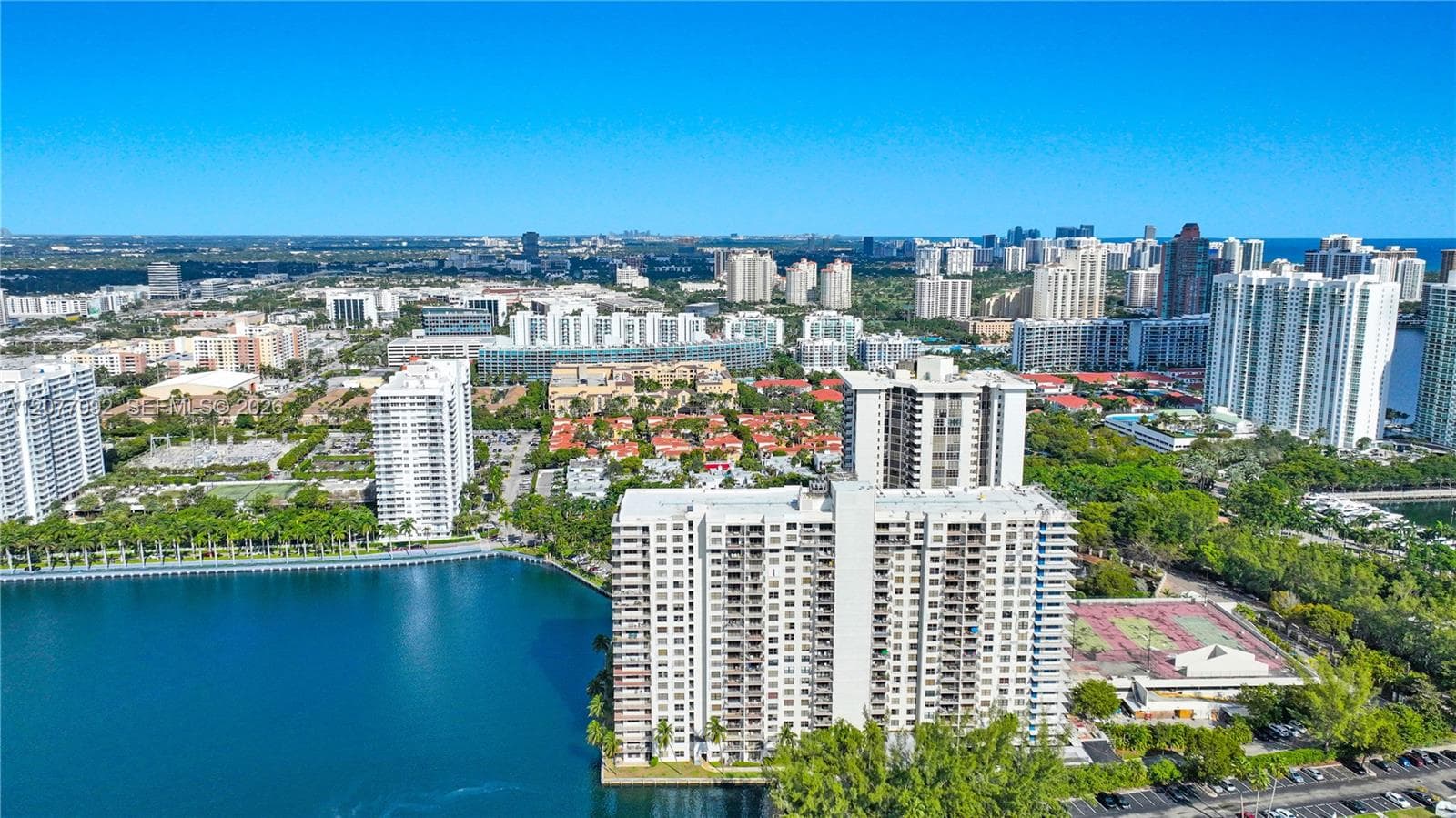 THE CLIPPER AT BISC COVE · #1707 in Aventura - Photo 42