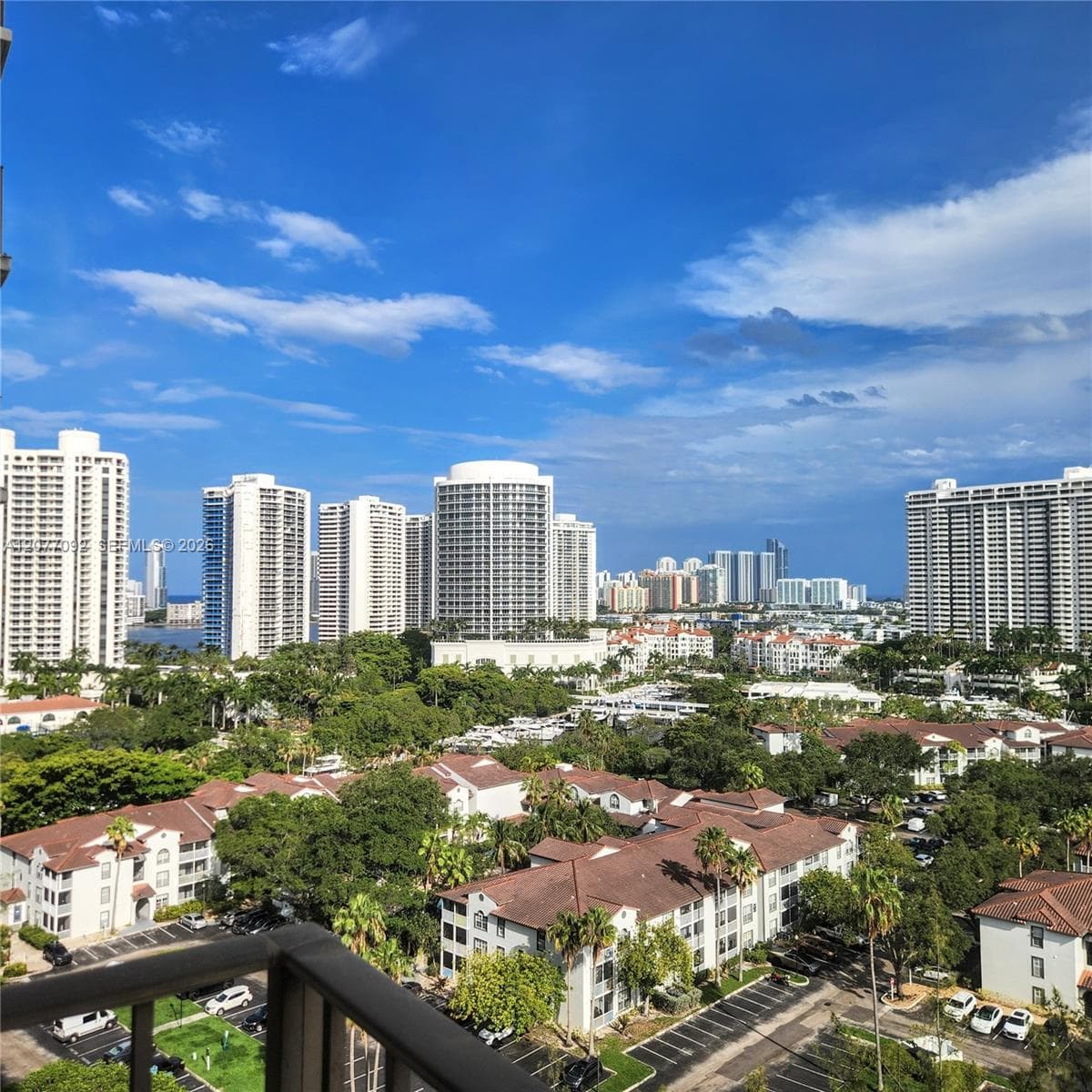 THE CLIPPER AT BISC COVE · #1707 in Aventura - Photo 13