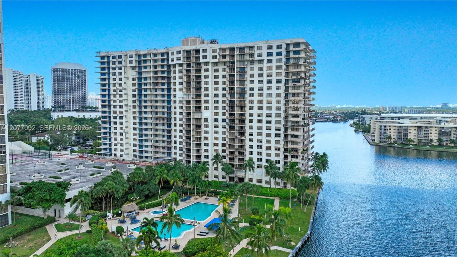 THE CLIPPER AT BISC COVE · #1707 in Aventura - Photo 1