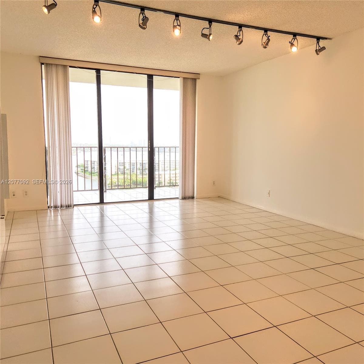 THE CLIPPER AT BISC COVE · #1707 in Aventura - Photo 5