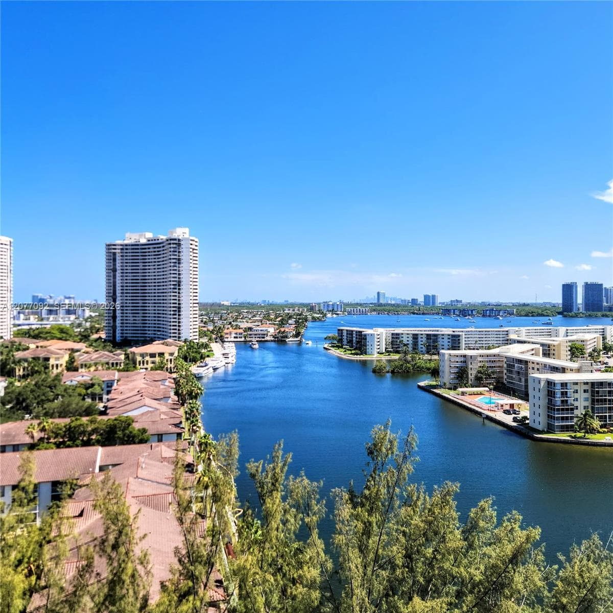 THE CLIPPER AT BISC COVE · #1707 in Aventura - Photo 14