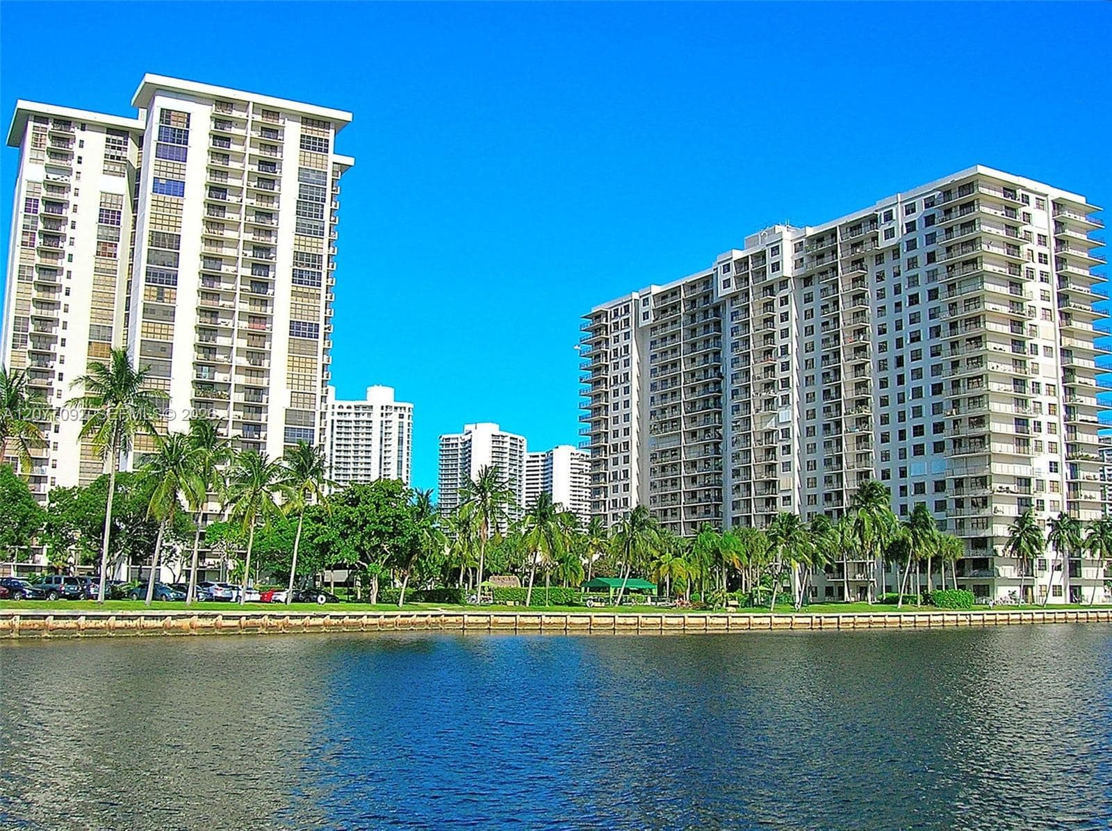 THE CLIPPER AT BISC COVE · #1707 in Aventura - Photo 40