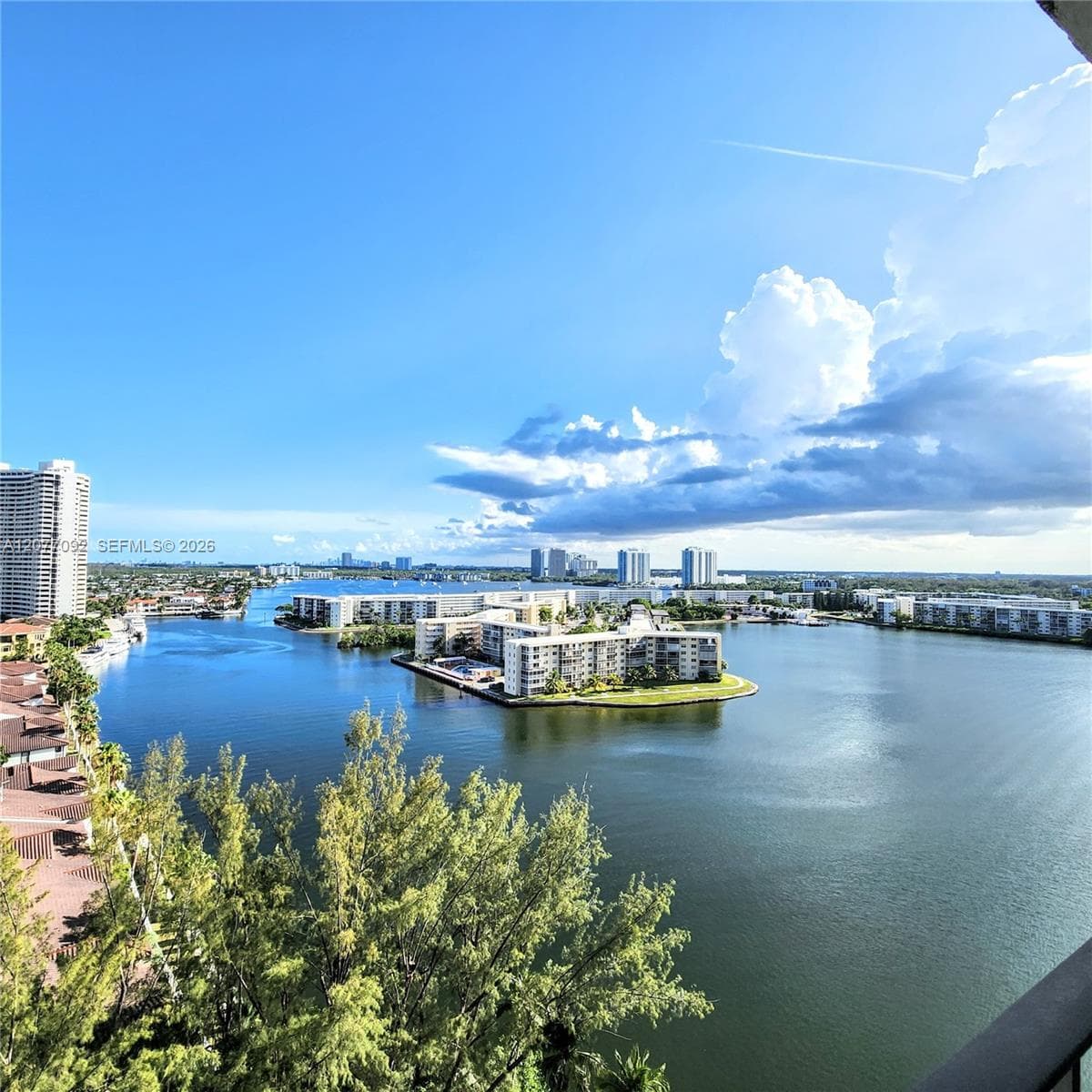 THE CLIPPER AT BISC COVE · #1707 in Aventura - Photo 4