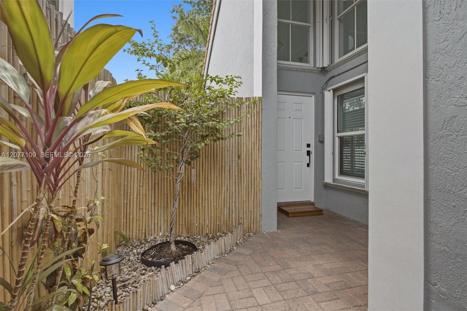 1880 Sweetbay Way photo 3