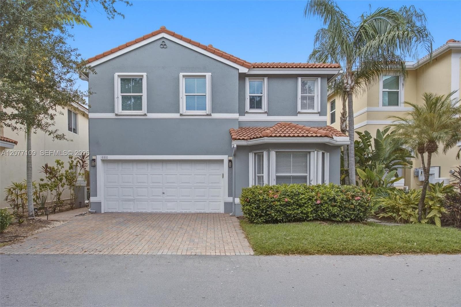 1880 Sweetbay Way photo 1