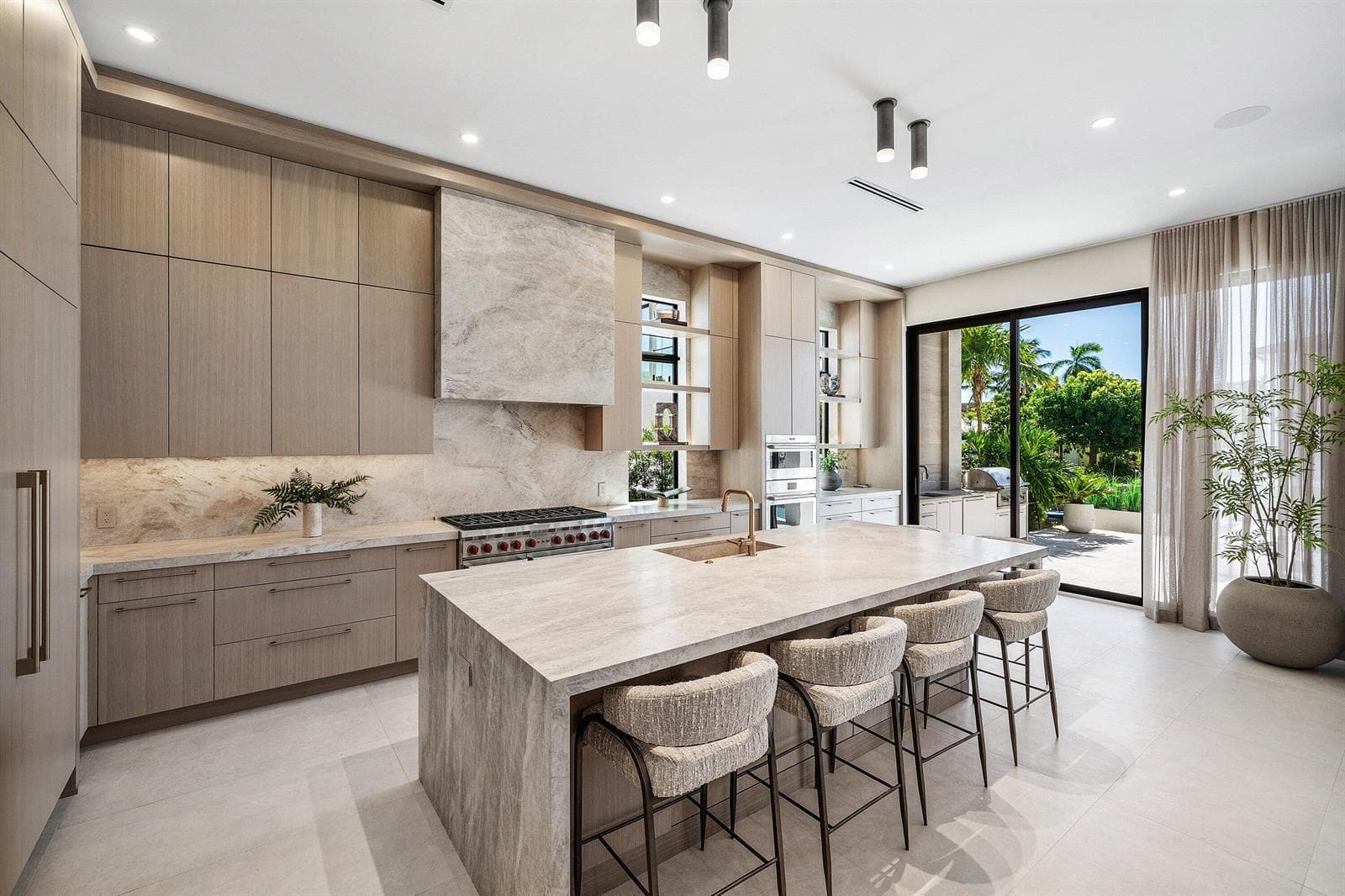 Kitchen/Dining Seating 16