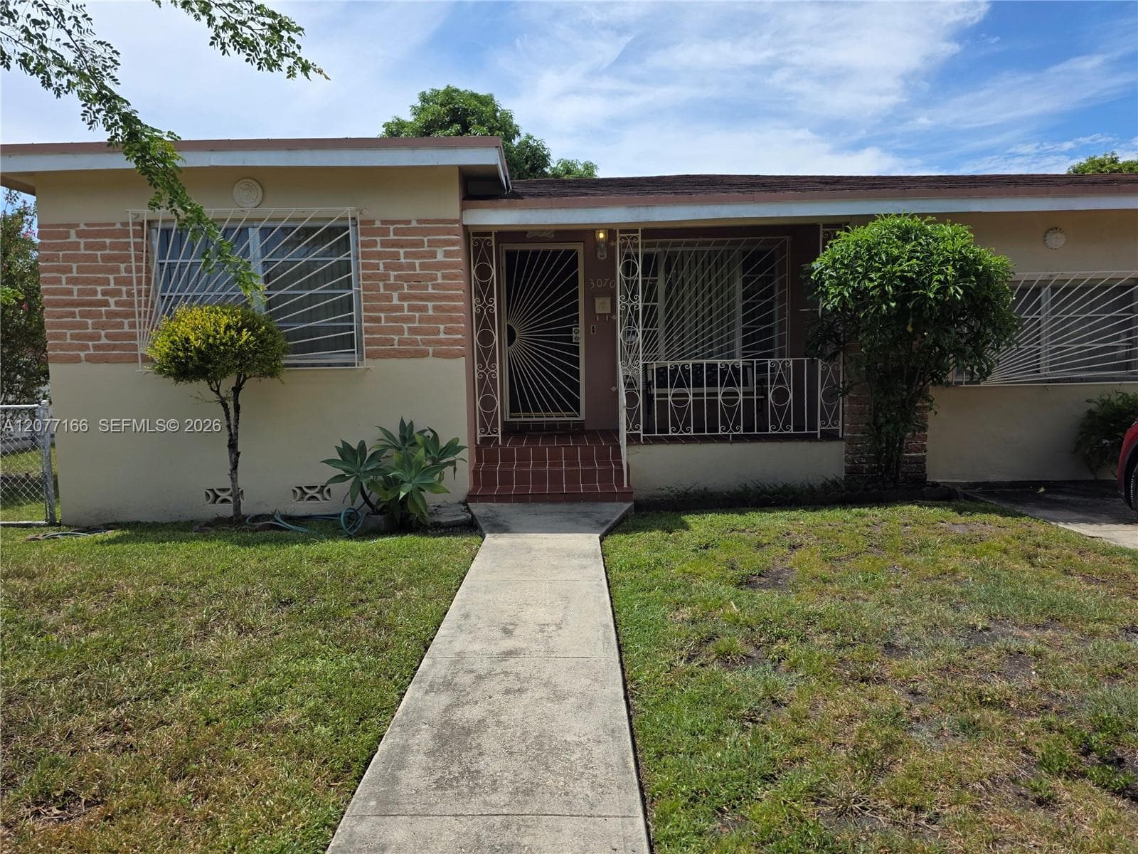 3070 NW 6th St photo 1