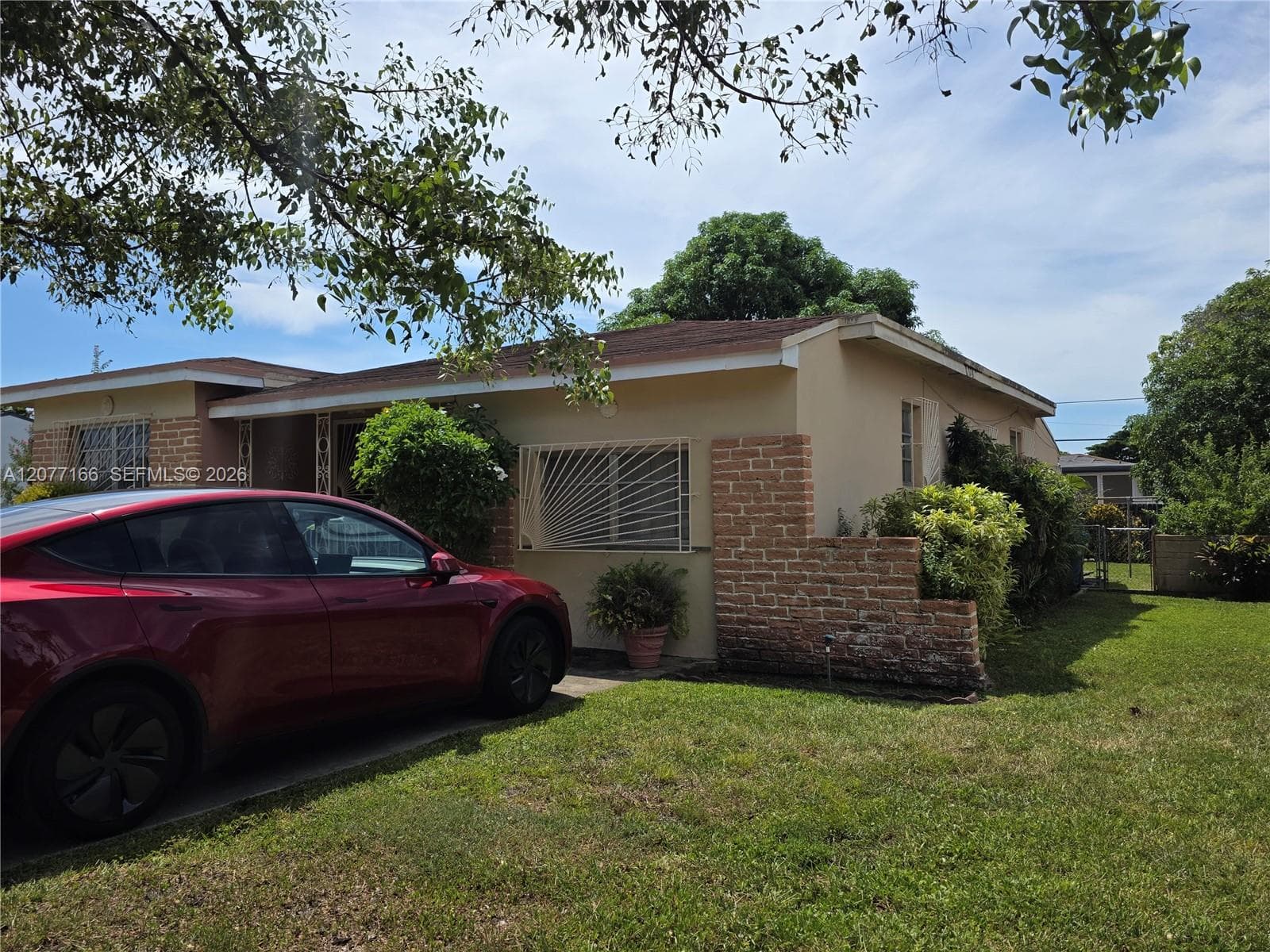 3070 NW 6th St photo 4