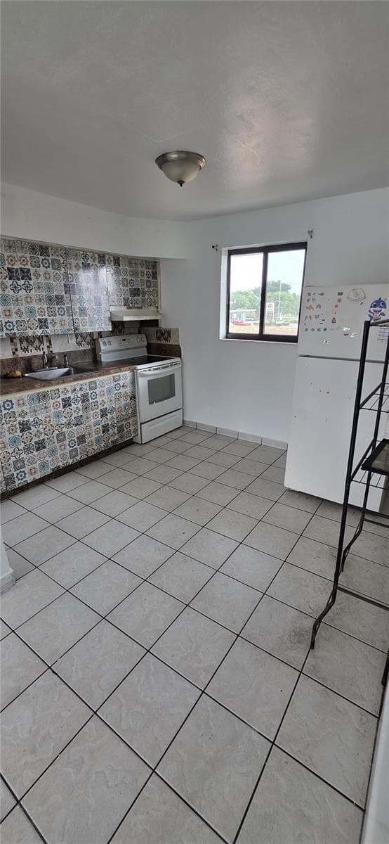 PHILLIPSONS ADDN TO HIALE · #4 in Hialeah - Photo 12