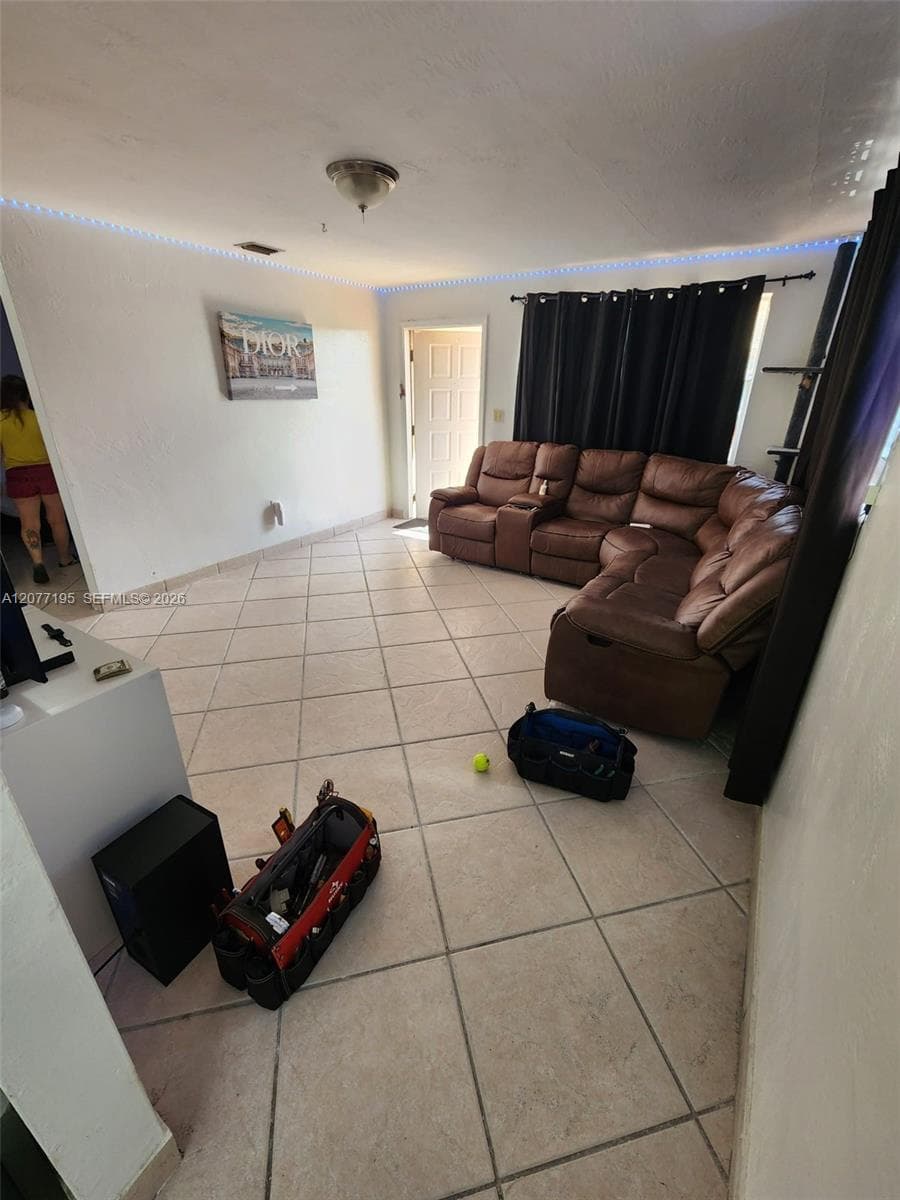 PHILLIPSONS ADDN TO HIALE · #4 in Hialeah - Photo 20