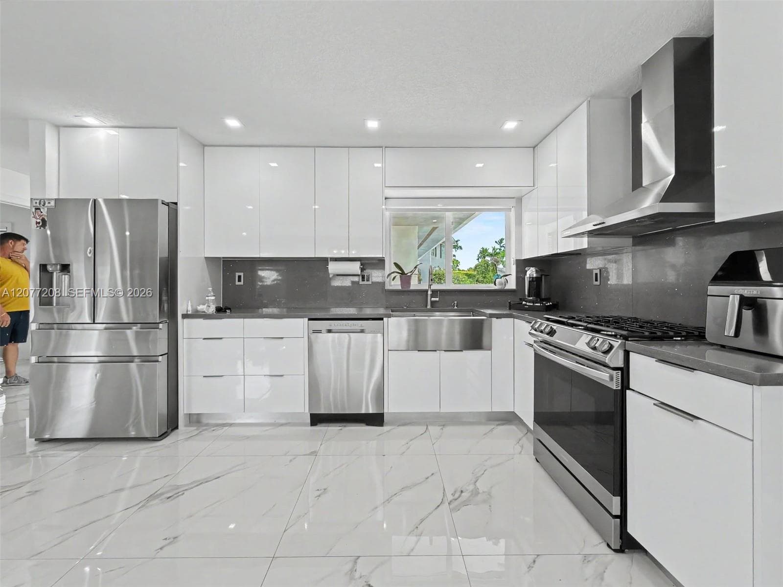 14111 SW 75th St photo 9