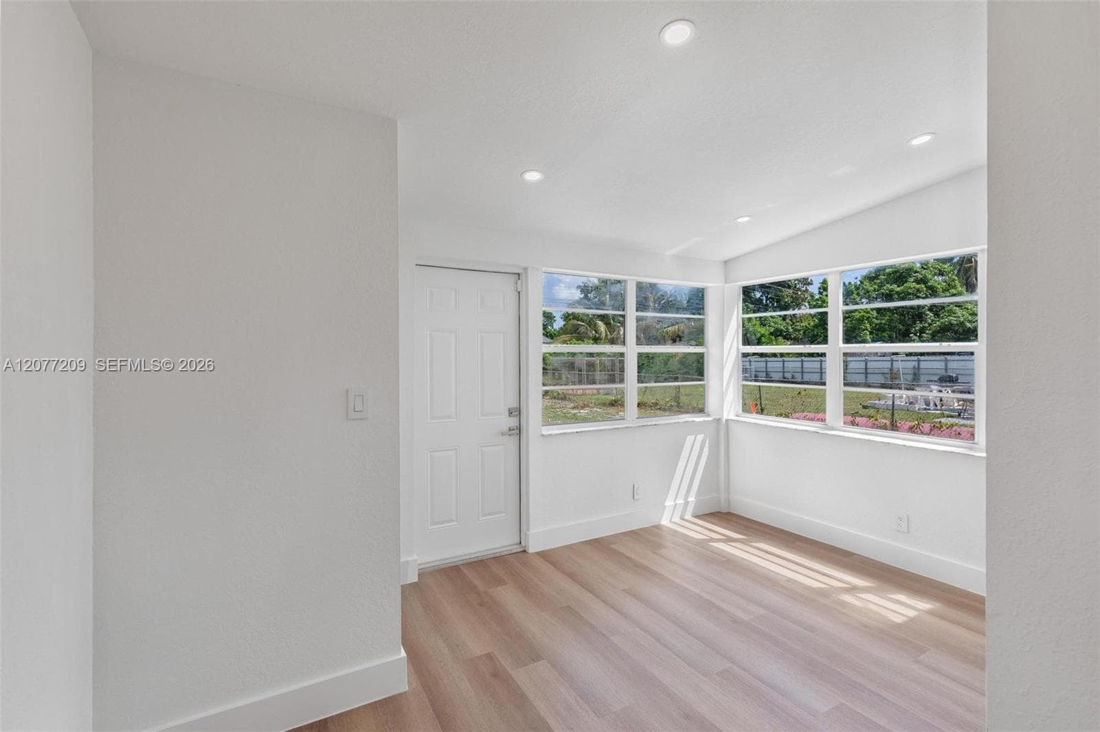 2839 Mayo St photo 11