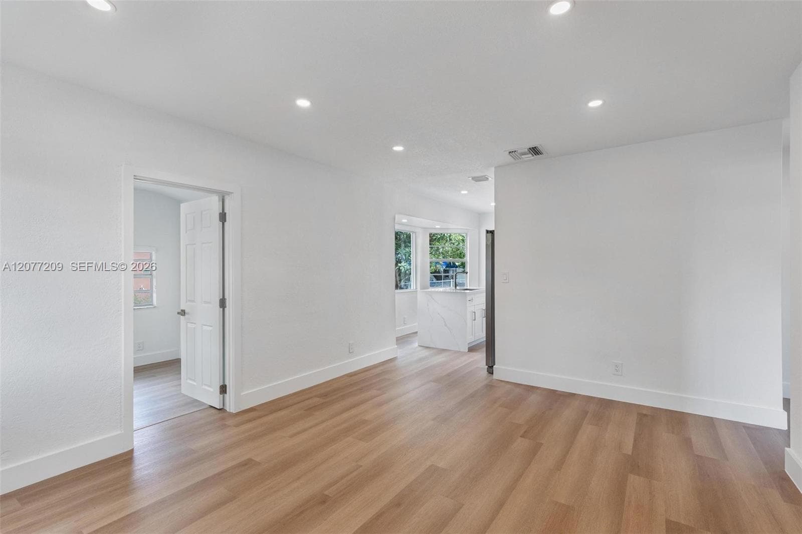 2839 Mayo St photo 4