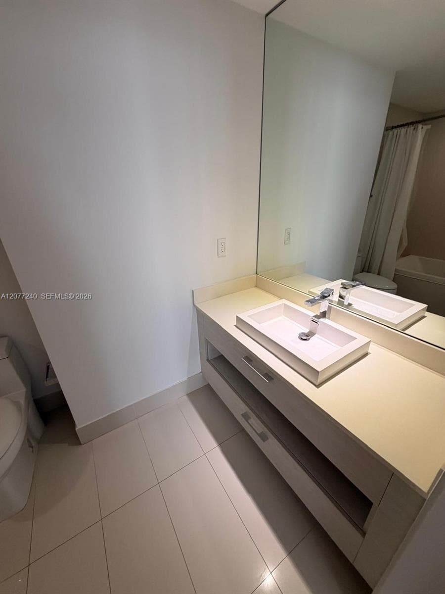 aster Bathroom