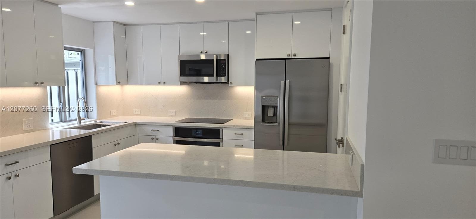 Completely renovated kitchen and all new appliances. Pantry area in kithen. Access to the patio and walk path.