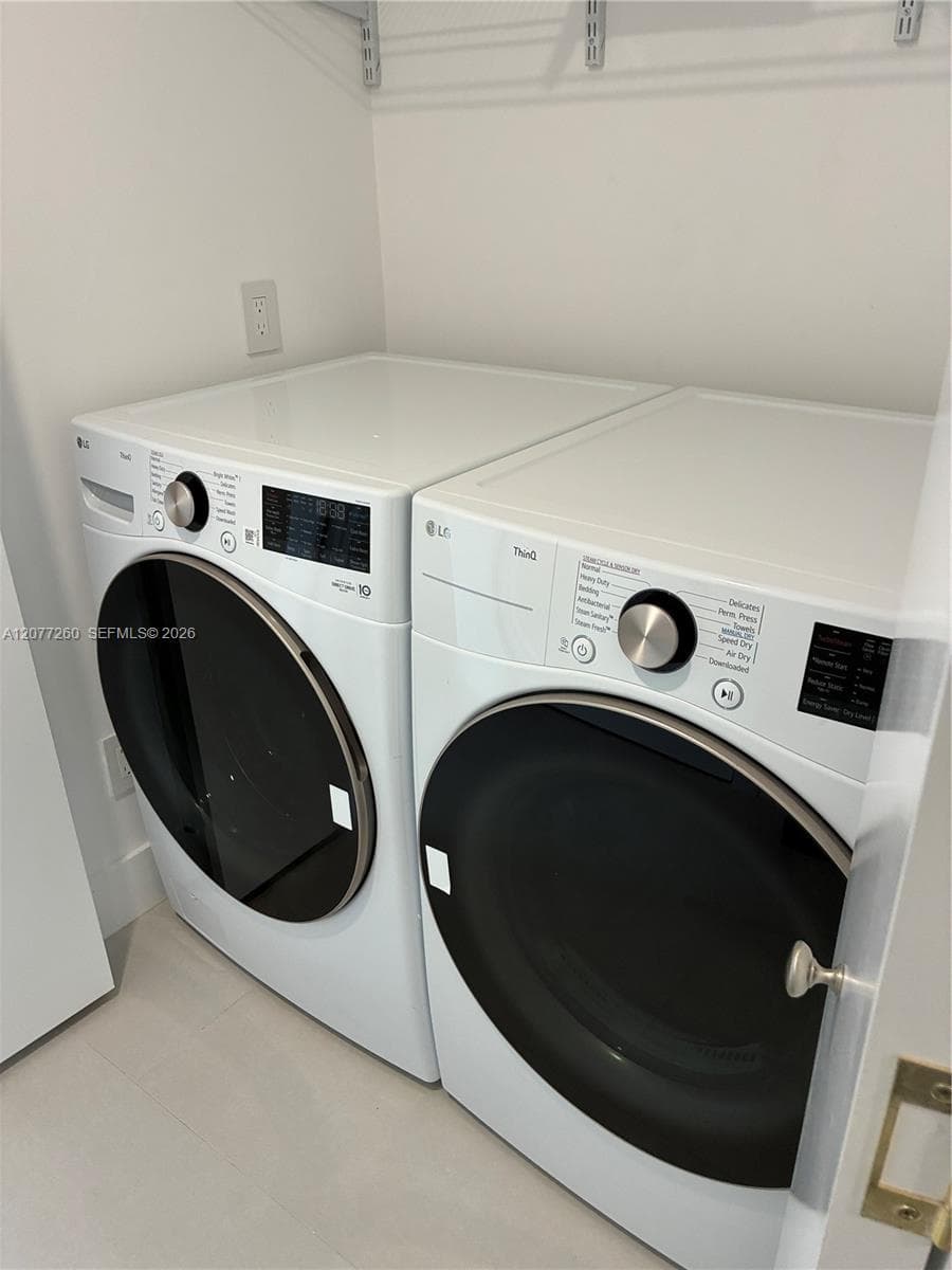 Conveniently located, 2nd floor, new LG full capacity washer & dryer.