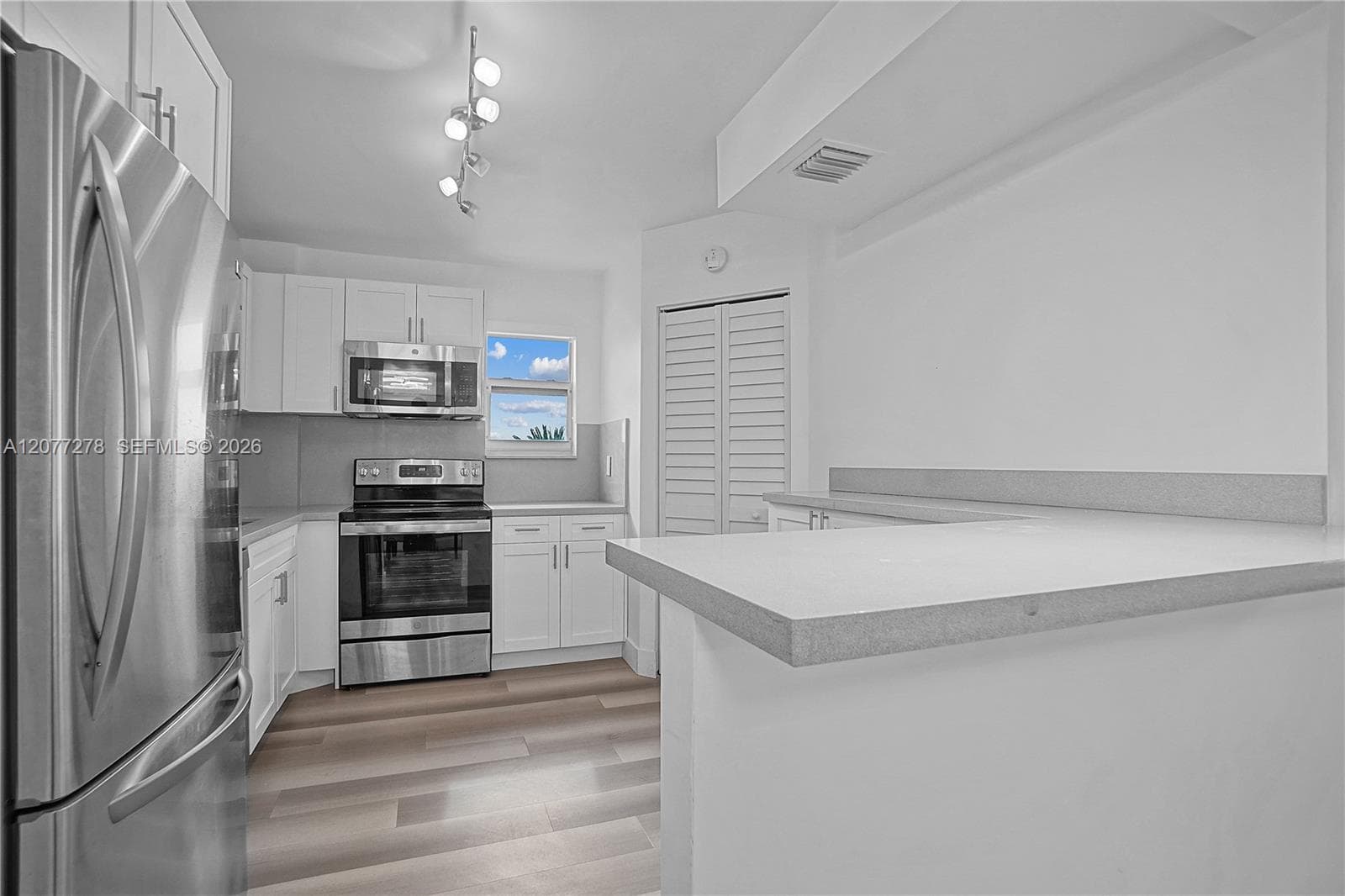 MANATEE CONDO · #309 in Surfside - Photo 3