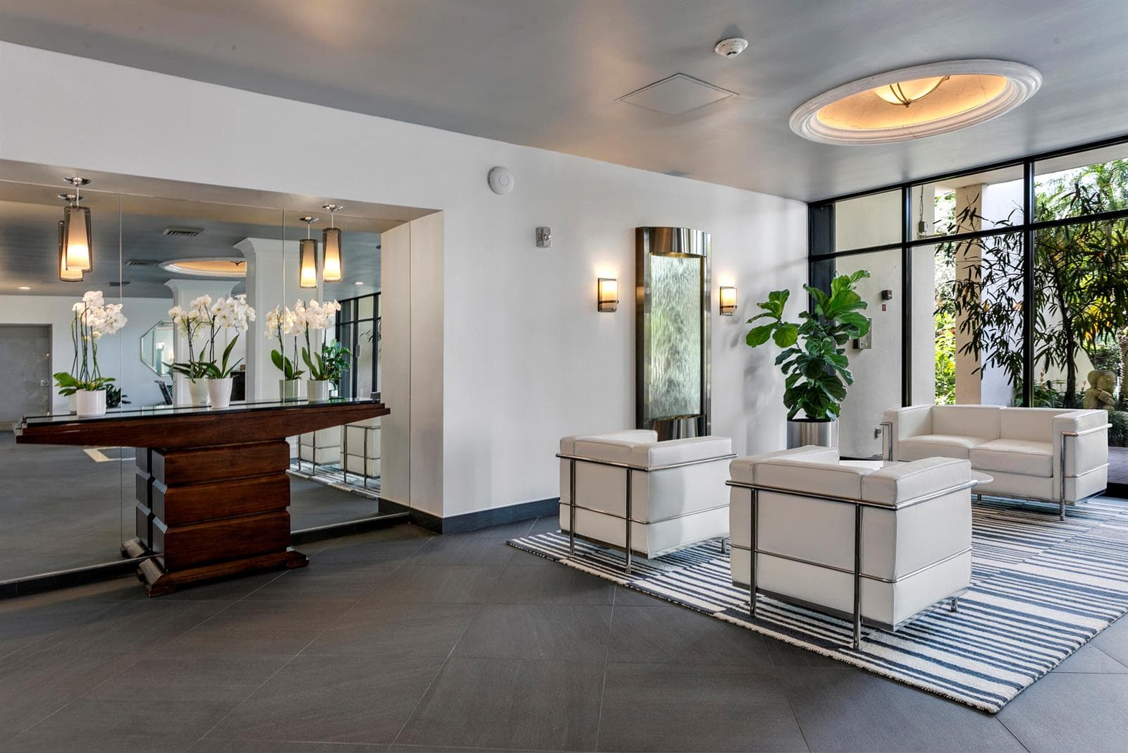 Lincoln_lobby_02