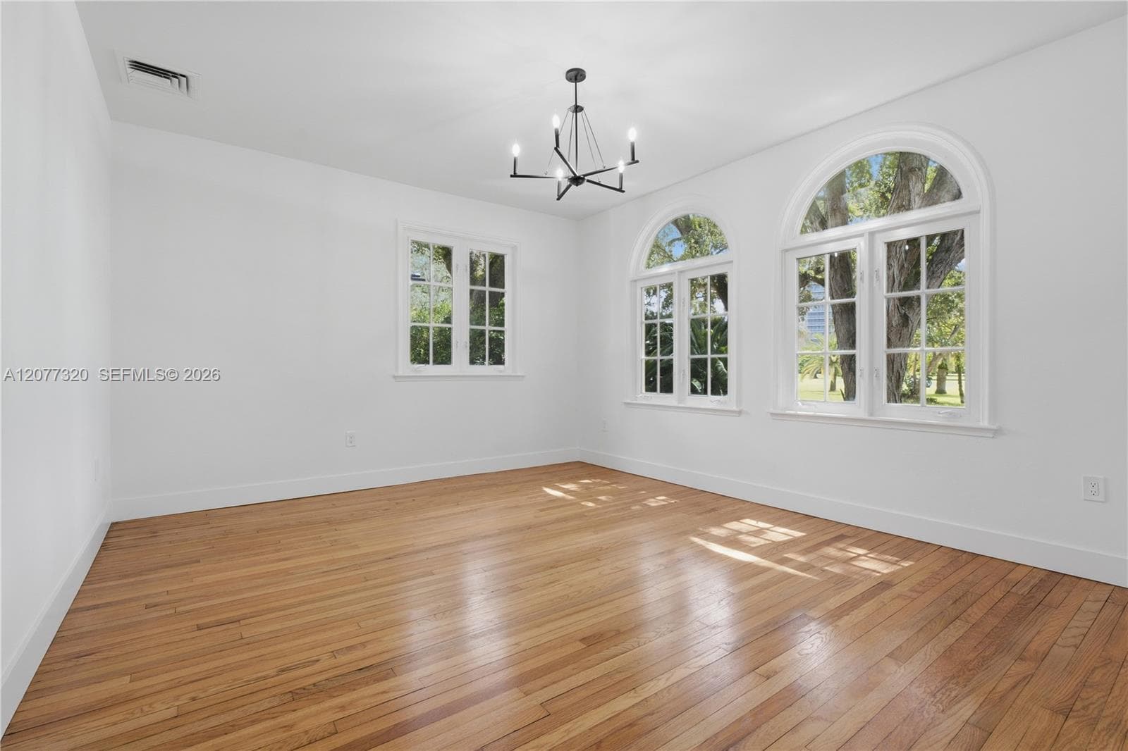 665 N Greenway Dr photo 22