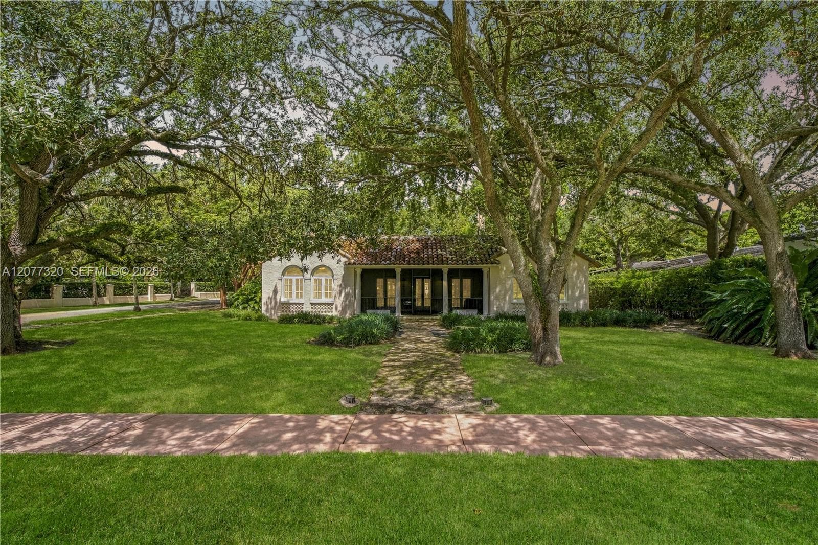 665 N Greenway Dr photo 3