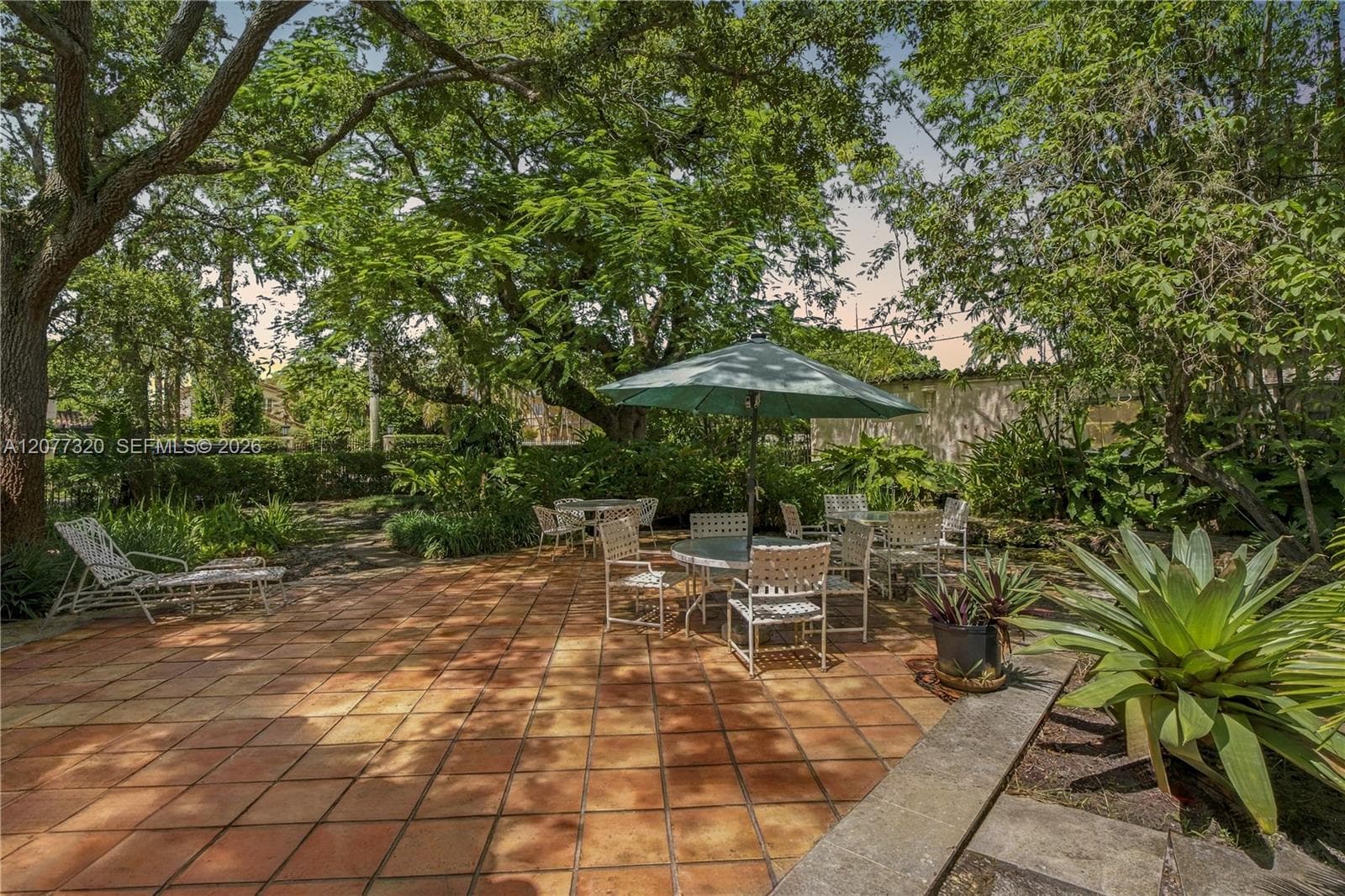 665 N Greenway Dr photo 10