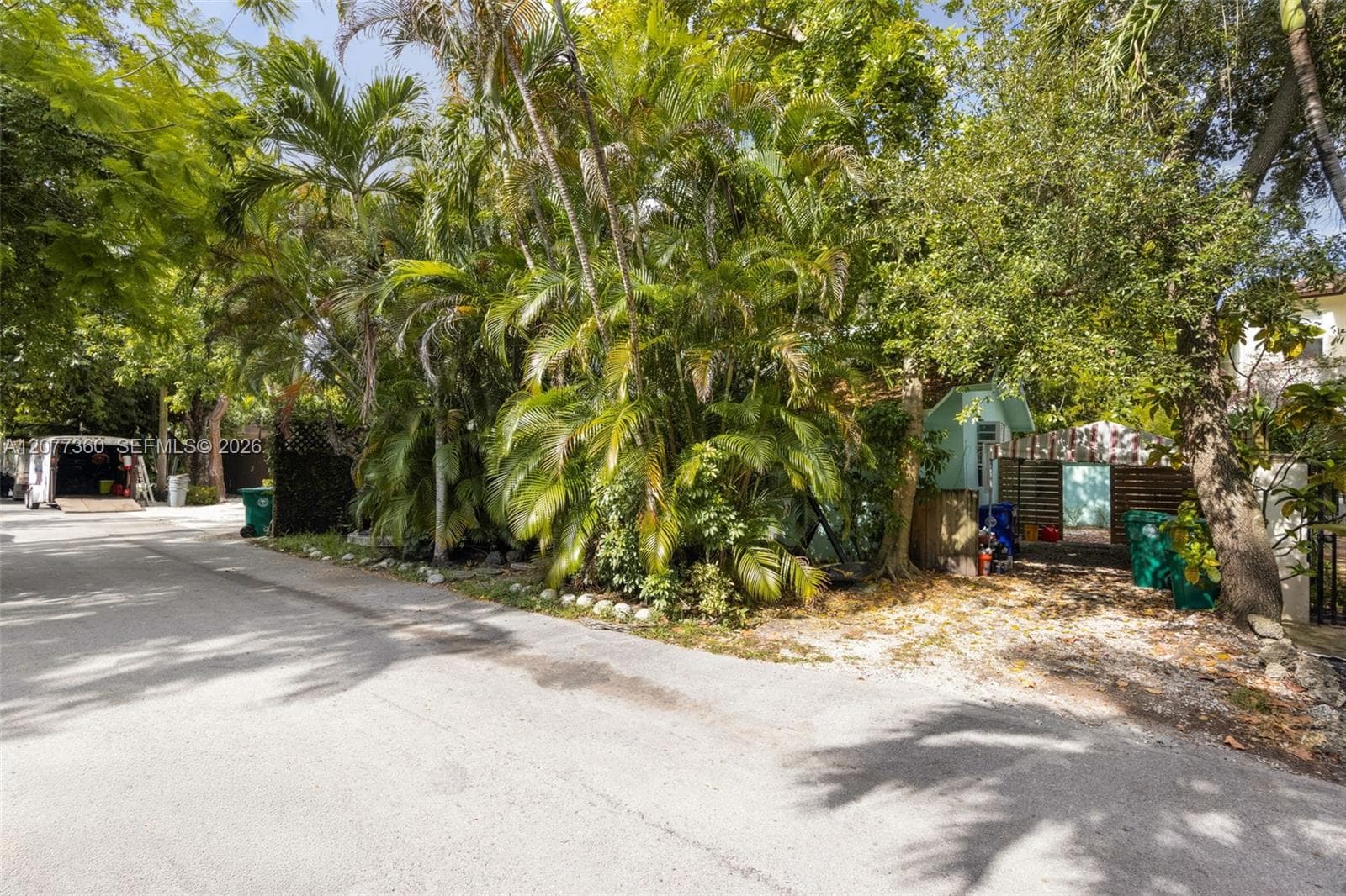 2952 Louise St photo 3
