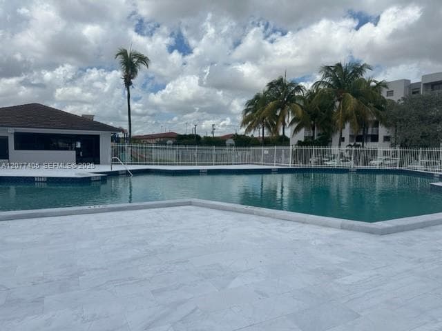 FONTAINEBLEAU GARDENS CON · #321 in Miami - Photo 6