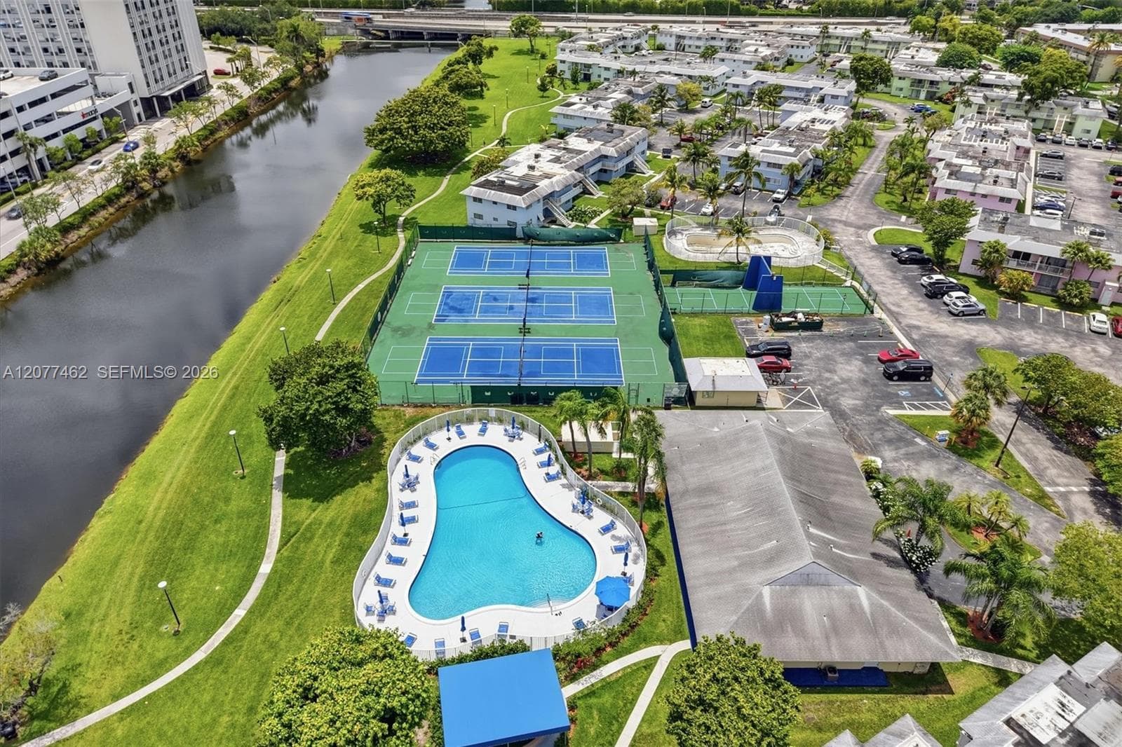 VILLAGE AT DADELAND CONDO · #H121 in Miami - Photo 32