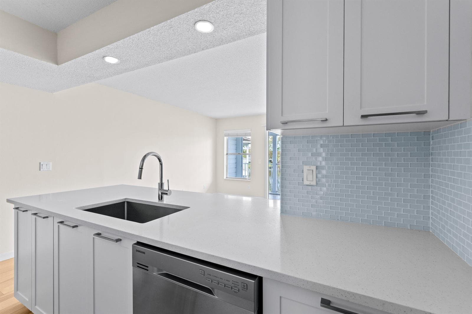 10-web-or-mls-A7403136