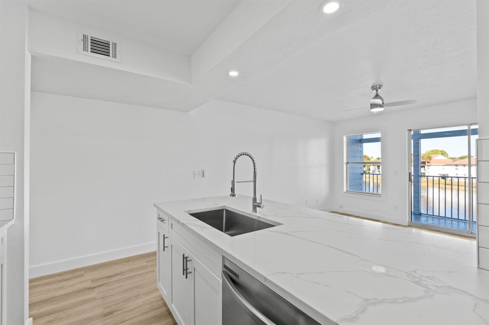 11-web-or-mls-A7405490