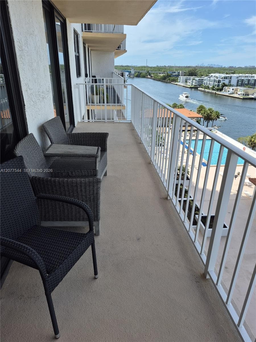 WINSTON TOWERS 700 CONDO · #903 in Sunny Isles Beach - Photo 2