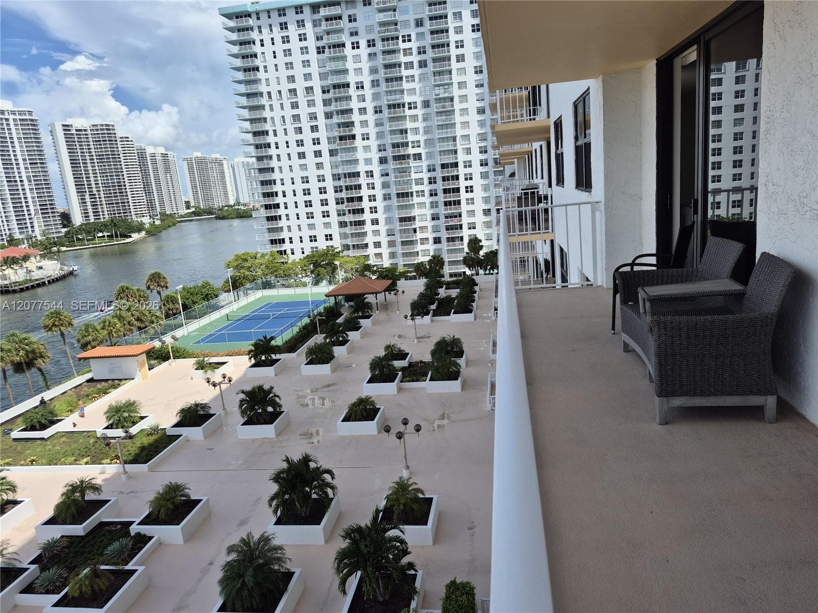 WINSTON TOWERS 700 CONDO · #903 in Sunny Isles Beach - Photo 1