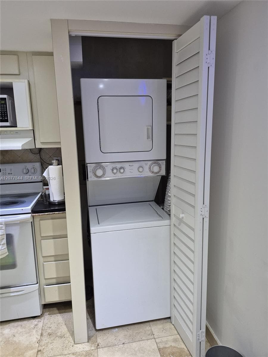 WINSTON TOWERS 700 CONDO · #903 in Sunny Isles Beach - Photo 20