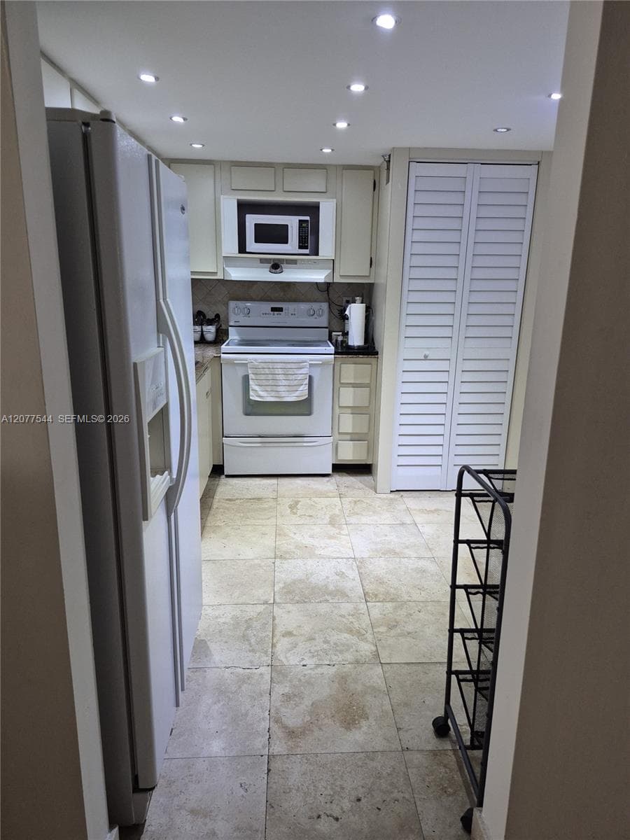 WINSTON TOWERS 700 CONDO · #903 in Sunny Isles Beach - Photo 15