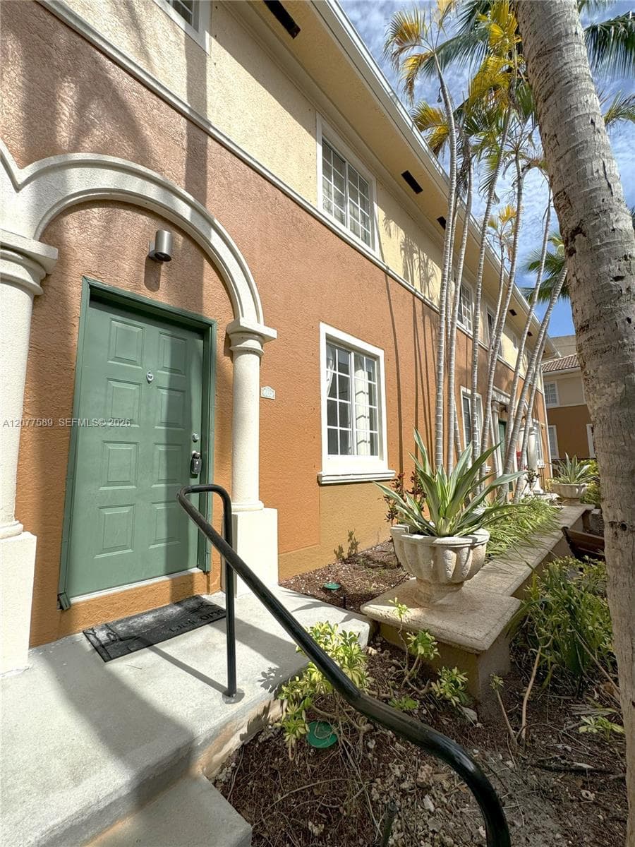 2831 NE 185th St #603 photo 1
