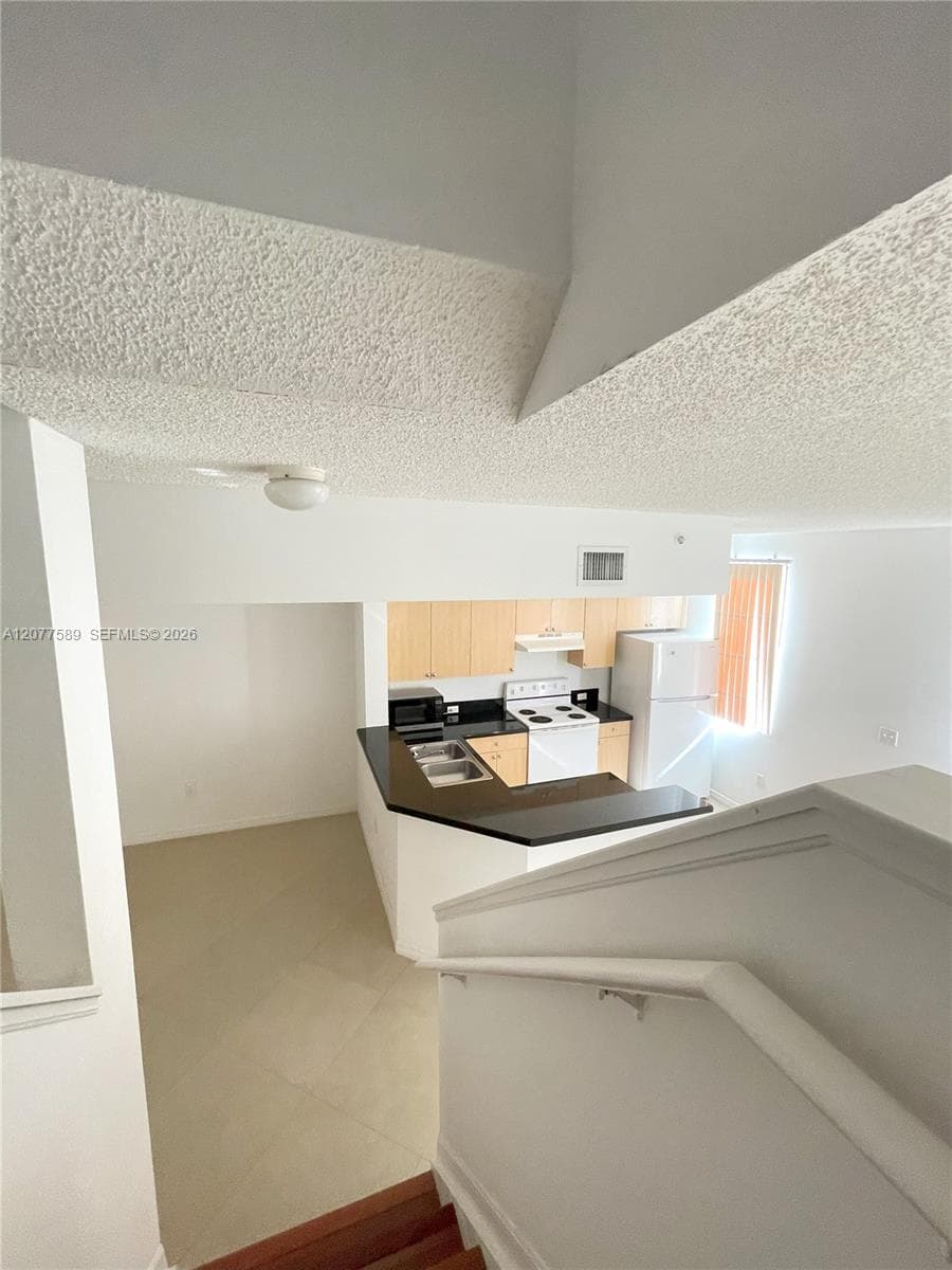 2831 NE 185th St #603 photo 10